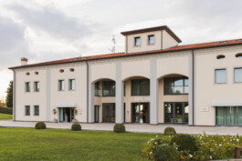 Fotografo Bologna Azienda Umberto Cesari ingresso sede 