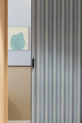 fotografo interni bologna interior design particolare tenda scorrevole celeste 