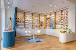 servizio fotografico profumeria rosa blu dorato di design a Bologna 