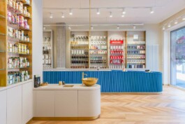 fotografo architettura negozio profumeria bancone e luci di design