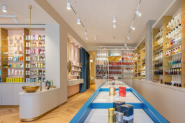 fotografia professionale per profumeria bancone con profumi