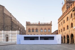 fotografo bologna piazza maggiore installazione Future Box 