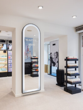 fotografo bologna interni profumerie Douglas