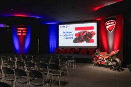 fotografo bologna evento aziendale presso sala meeting Ducati 